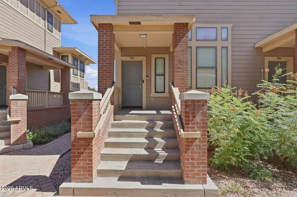 706 S BECK Avenue, Tempe, AZ 85281