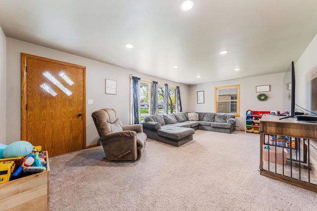 801 BOMIER STREET, De Pere, WI 54115