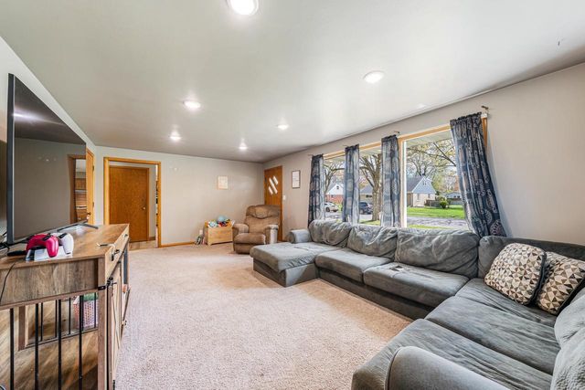 801 BOMIER STREET, De Pere, WI 54115
