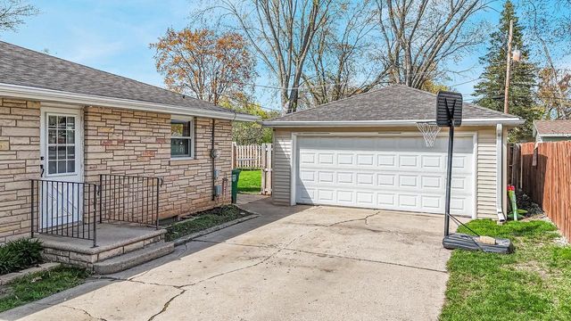 801 BOMIER STREET, De Pere, WI 54115
