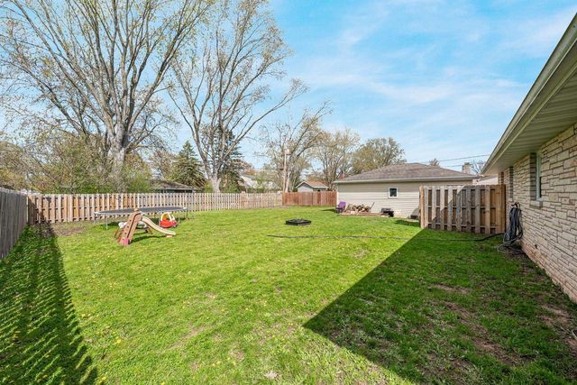 801 BOMIER STREET, De Pere, WI 54115