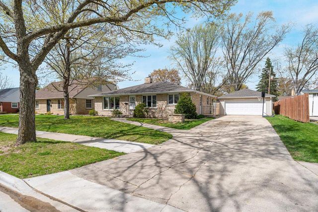 801 BOMIER STREET, De Pere, WI 54115