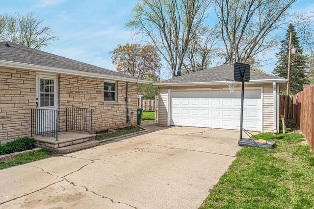 801 BOMIER STREET, De Pere, WI 54115