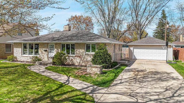 801 BOMIER STREET, De Pere, WI 54115