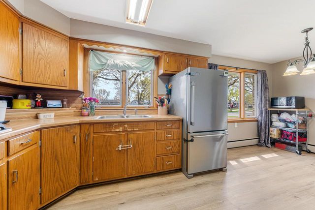 801 BOMIER STREET, De Pere, WI 54115