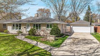 801 BOMIER STREET, De Pere, WI 54115