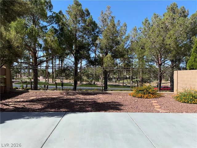 42 Sandy Bunker Lane, Las Vegas, NV 89148