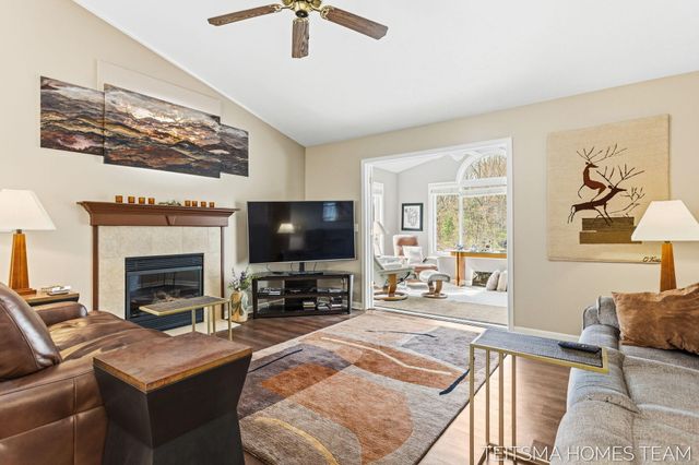 15443 Winchester Circle, Grand Haven, MI 49417