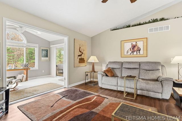 15443 Winchester Circle, Grand Haven, MI 49417