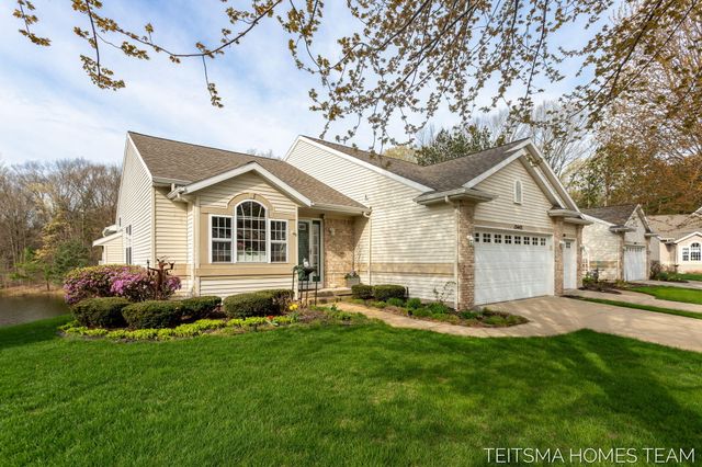 15443 Winchester Circle, Grand Haven, MI 49417