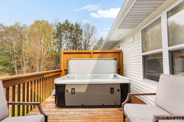 15443 Winchester Circle, Grand Haven, MI 49417