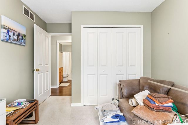 15443 Winchester Circle, Grand Haven, MI 49417