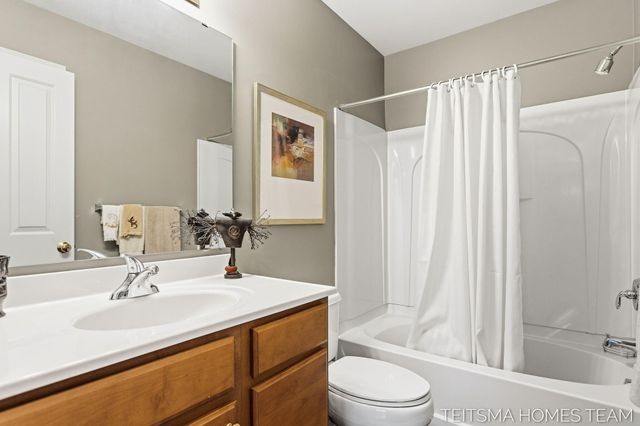 15443 Winchester Circle, Grand Haven, MI 49417