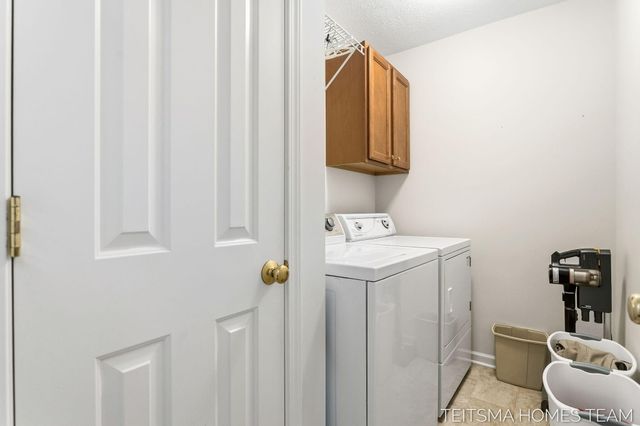 15443 Winchester Circle, Grand Haven, MI 49417