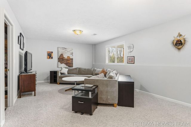15443 Winchester Circle, Grand Haven, MI 49417