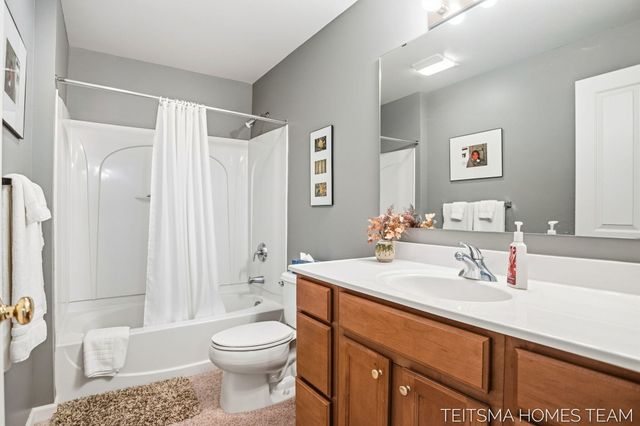 15443 Winchester Circle, Grand Haven, MI 49417