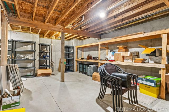 15443 Winchester Circle, Grand Haven, MI 49417
