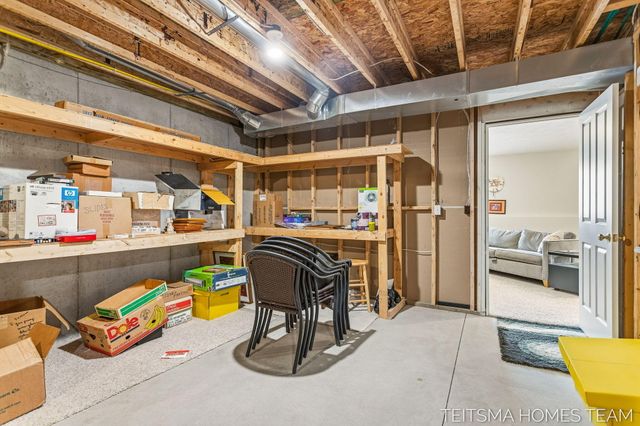 15443 Winchester Circle, Grand Haven, MI 49417