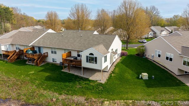 15443 Winchester Circle, Grand Haven, MI 49417