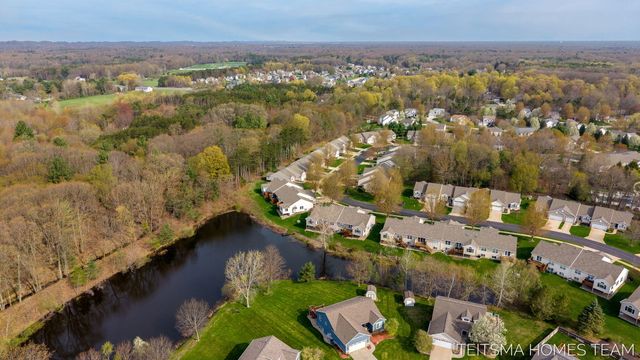 15443 Winchester Circle, Grand Haven, MI 49417