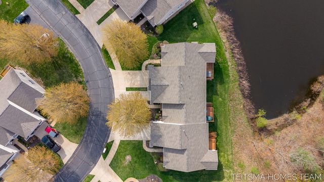 15443 Winchester Circle, Grand Haven, MI 49417