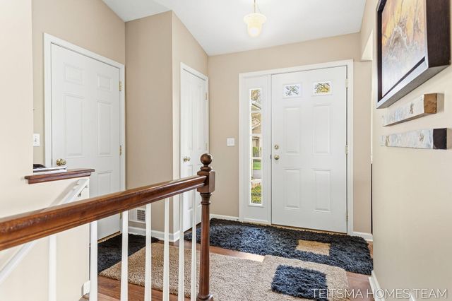 15443 Winchester Circle, Grand Haven, MI 49417