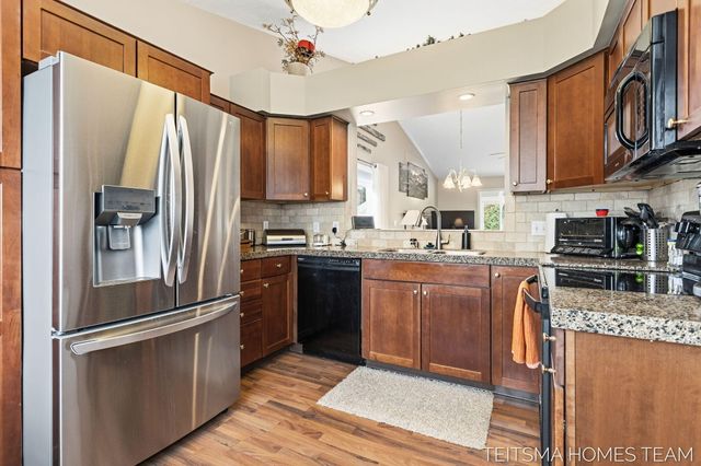 15443 Winchester Circle, Grand Haven, MI 49417