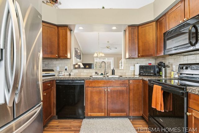 15443 Winchester Circle, Grand Haven, MI 49417