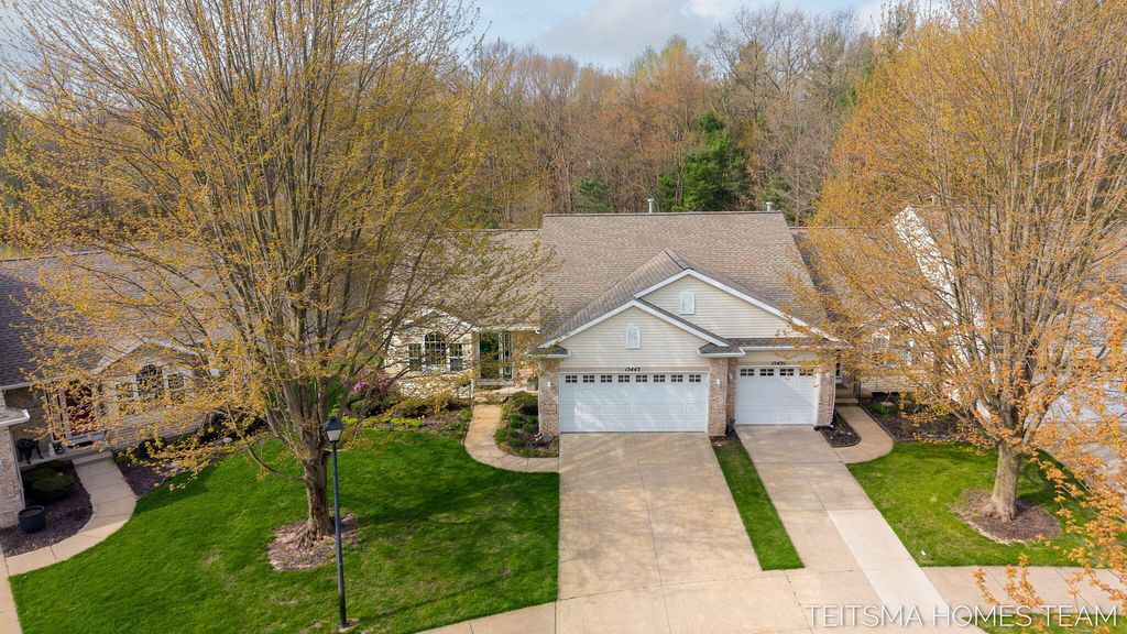 15443 Winchester Circle, Grand Haven, MI 49417
