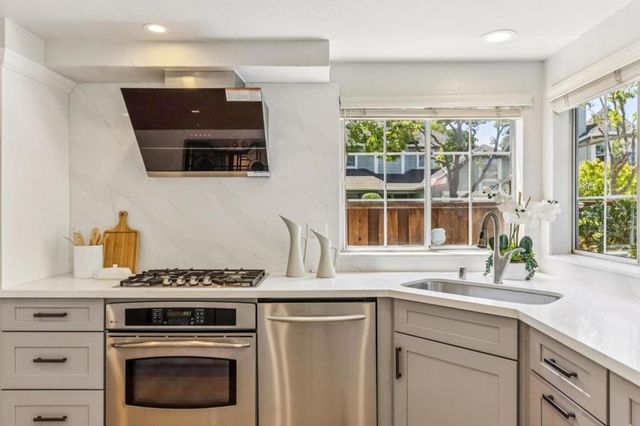 516 Saint Vincent Lane, Foster City, CA 94404