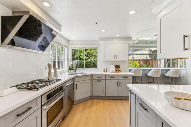 516 Saint Vincent Lane, Foster City, CA 94404