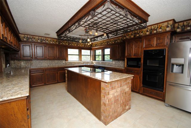 190 Dawns Edge Drive, Conroe, TX 77356