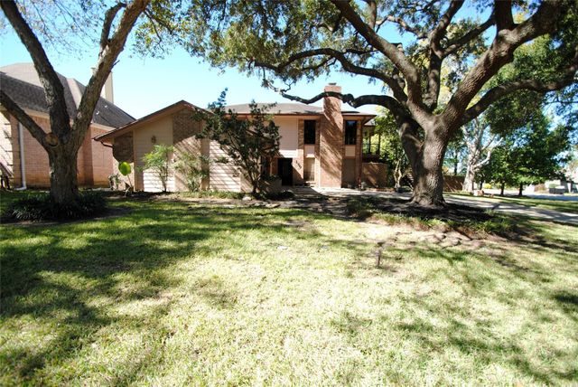 190 Dawns Edge Drive, Conroe, TX 77356