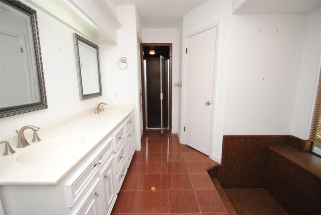 190 Dawns Edge Drive, Conroe, TX 77356