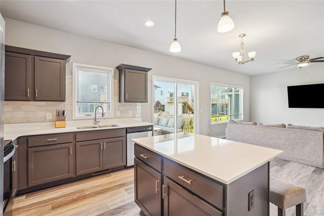 1806 E 19th Court, Norwalk, IA 50211