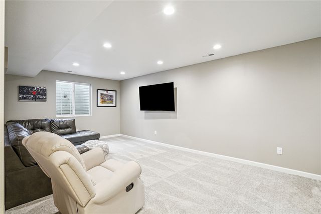 1806 E 19th Court, Norwalk, IA 50211