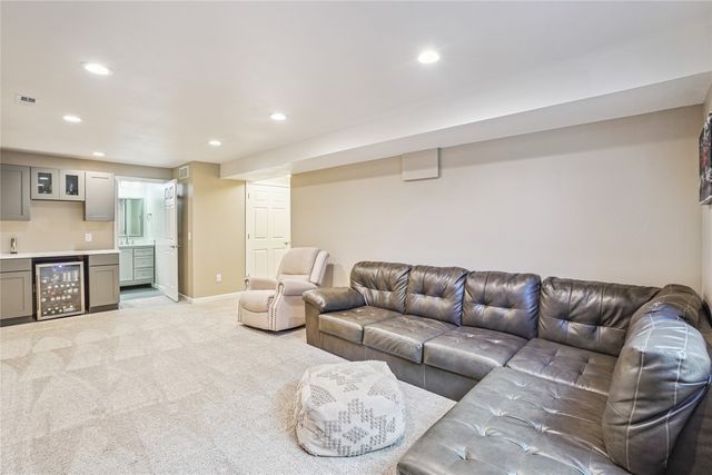 1806 E 19th Court, Norwalk, IA 50211