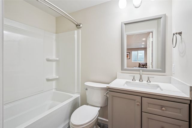 1806 E 19th Court, Norwalk, IA 50211