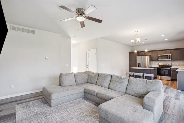 1806 E 19th Court, Norwalk, IA 50211