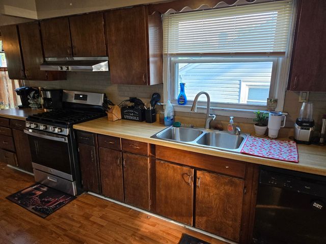 15035 Harding Avenue, Midlothian, IL 60445