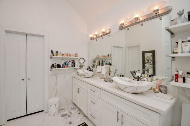 5360 Mcculloch Circle, Houston, TX 77056