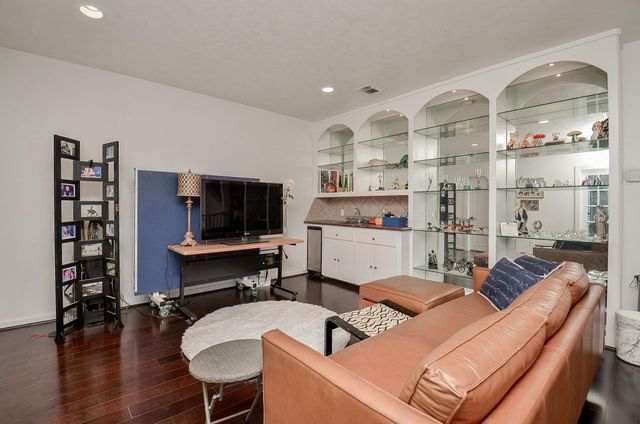 5360 Mcculloch Circle, Houston, TX 77056