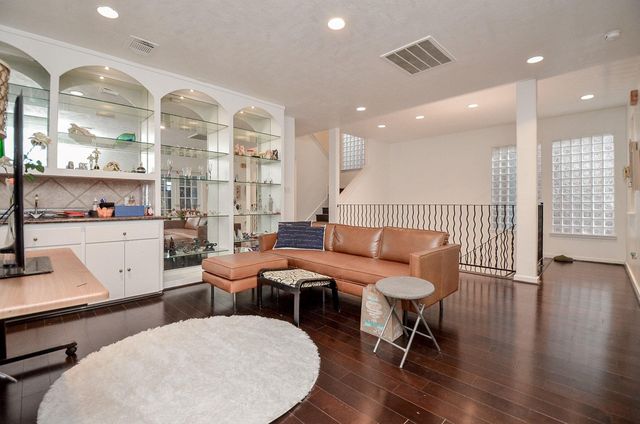 5360 Mcculloch Circle, Houston, TX 77056