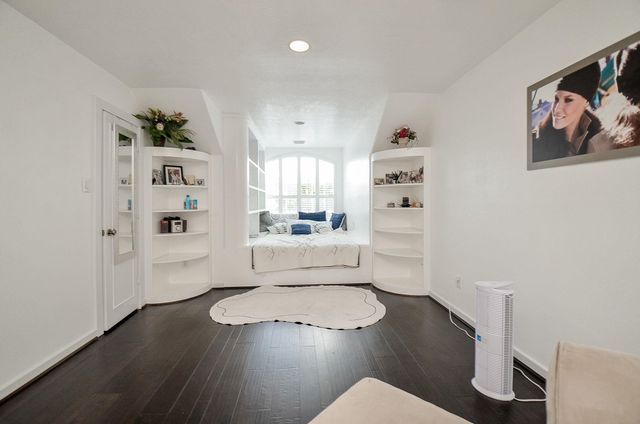 5360 Mcculloch Circle, Houston, TX 77056
