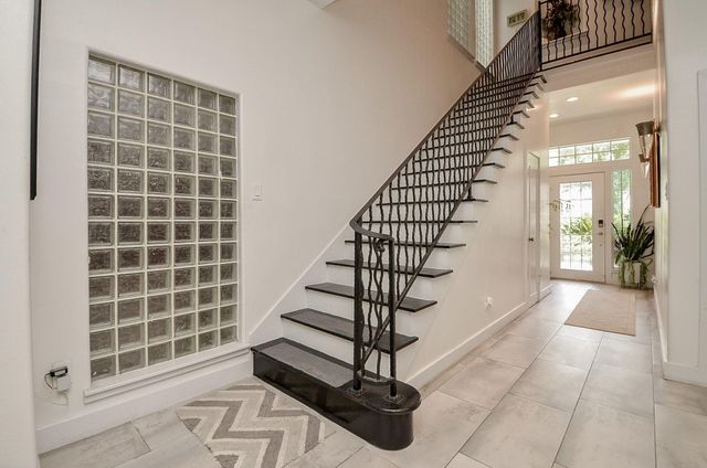 5360 Mcculloch Circle, Houston, TX 77056