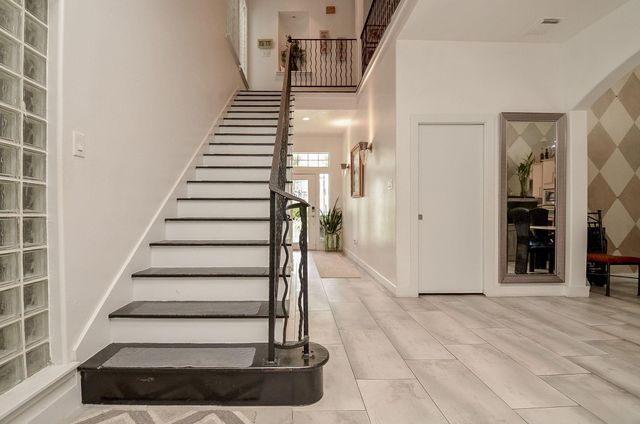 5360 Mcculloch Circle, Houston, TX 77056