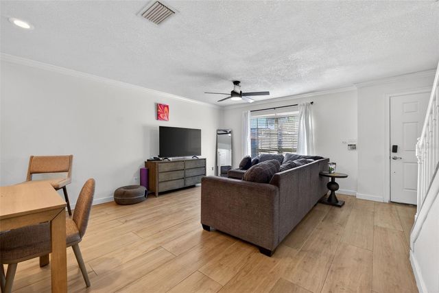 218 S TAMPANIA AVENUE, Tampa, FL 33609