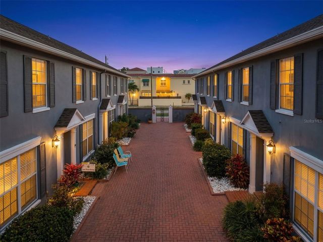 218 S TAMPANIA AVENUE, Tampa, FL 33609