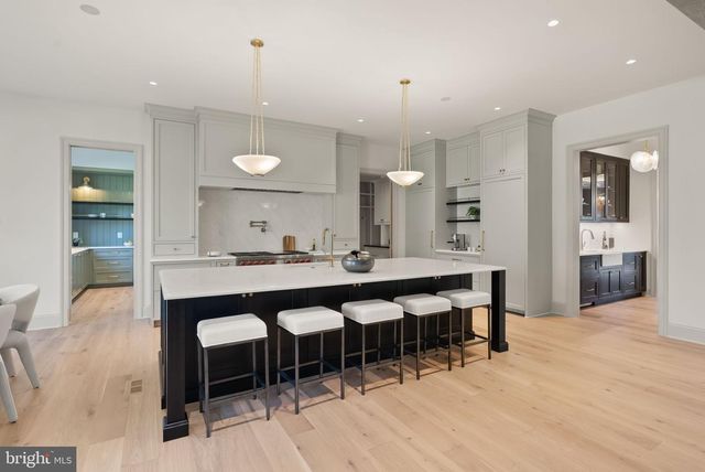 1223 SOMERSET DR, Mclean, VA 22101