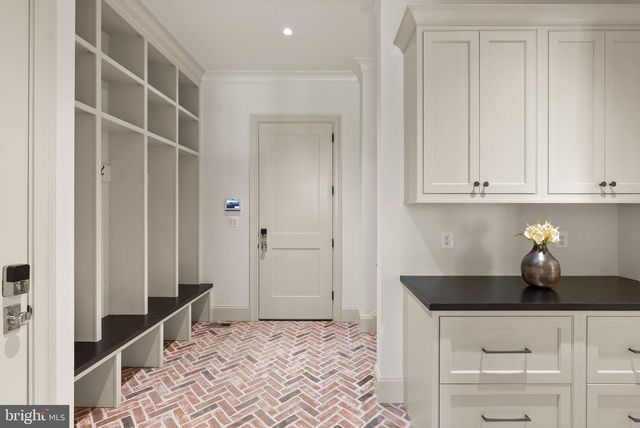 1223 SOMERSET DR, Mclean, VA 22101